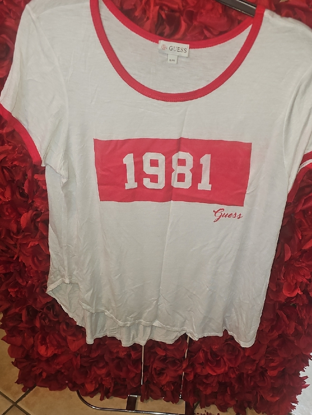 Guess NWOT Women's White HiLo Tee with Red 1981 Graphic Size Xlarge